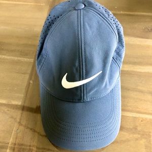 Nike Men’s Dark Blue Golf Hat